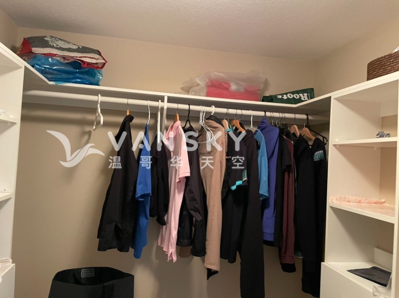 231002193941_Walk in Closet.jpg